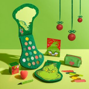 The Grinch x Revolution Whoville Heart Beauty Sponge - Image 3
