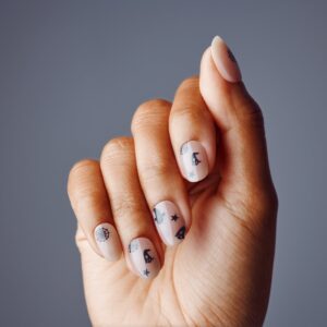 KISS Voguish Fantasy Halloween Press-On Nails, Black, Short Oval, 31 Ct. - Image 3