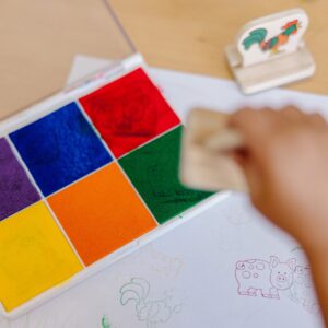 Melissa & Doug Rainbow Stamp Pad - 6 Washable Inks - Image 4
