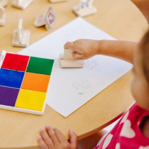 Melissa & Doug Rainbow Stamp Pad - 6 Washable Inks - Image 7